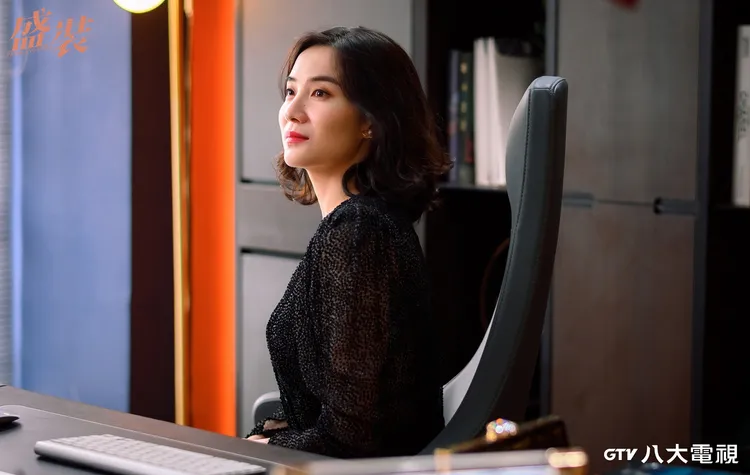 宋佳在《盛裝》劇中氣場強大。八大提供