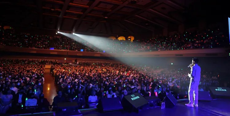 在美西2場世界巡演中，周興哲的粉絲從頭到尾大聲唱和。星空飛騰提供