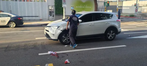 北市晨運婦過馬路遭休旅車攔腰撞 球鞋雨傘落一地送醫不治