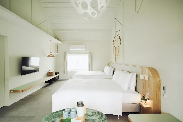 小島住宿區「忘山」挑高兩大床房型。丘丘提供 