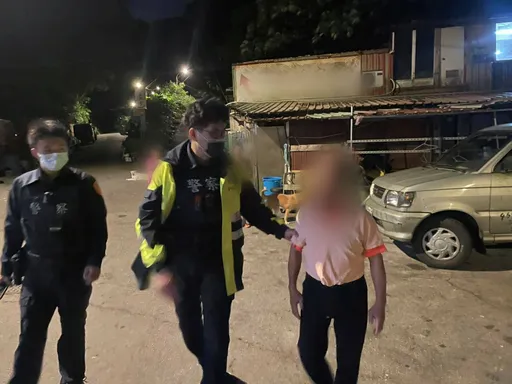 75岁翁深夜找不到回家的路 中和暖心警协助载返家