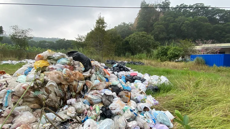 彰化花壇山區成了不肖業者濫倒的重災區。孫英哲攝