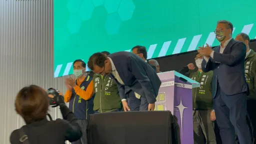 桃園市長開票|得票大幅落後宣布敗選 鄭運鵬:立委崗位繼續努力