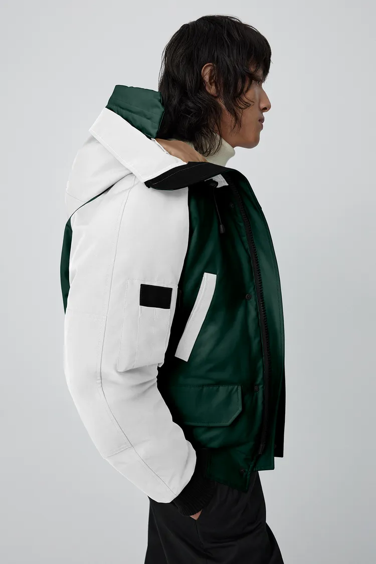 CANADA GOOSE Chilliwack Bomber雙色飛行員夾克，3萬2000元。品牌提供