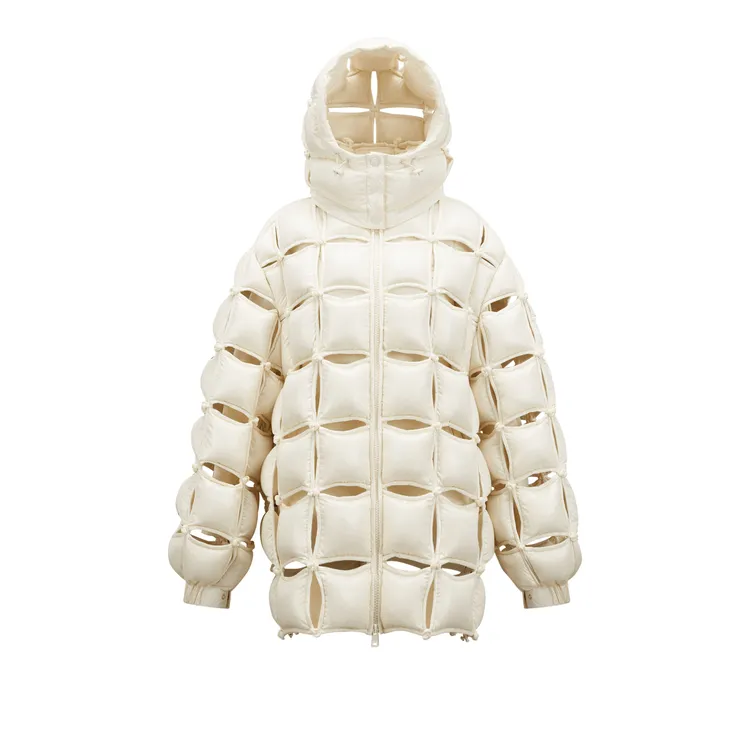 MONCLER x Pierpaolo Piccioli Maya 70聯名羽絨夾克，約42萬元。品牌提供
