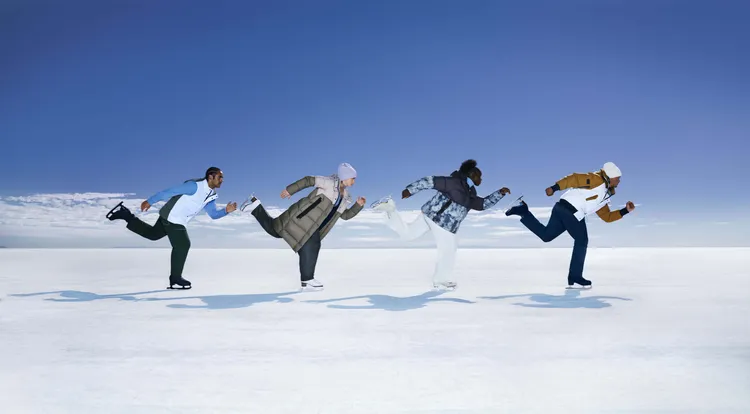 加拿大羽絨品牌CANADA GOOSE攜手滑冰界四大翹楚，以形象廣告詮釋「Live In The Open心向無界」的核心理念。品牌提供