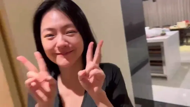 小S眼睛浮腫，面容憔悴。翻攝小S IG