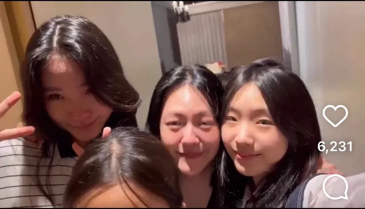 小S和3個愛女抱在一起。翻攝小S IG