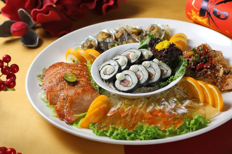 年菜組合中的「五福錦繡大拼盤」榮獲媒體評選冷盤類金牌獎。台北老爺提供