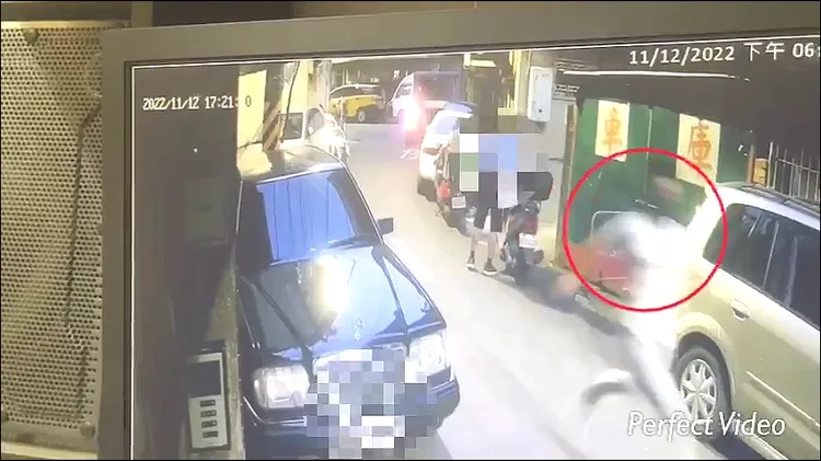 楊男運送毒品時，看到警員以為遭到鎖定，轉頭拔腿就跑。警方提供