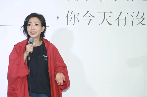 萬芳怕確診神經質不敢出門 憂鬱來襲找出口宣洩