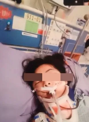 陳女受傷昏迷。陳父提供