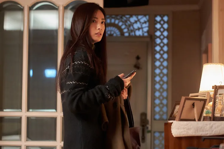 林珍娜挑戰演小三，是全片的關鍵人物。車庫娛樂提供