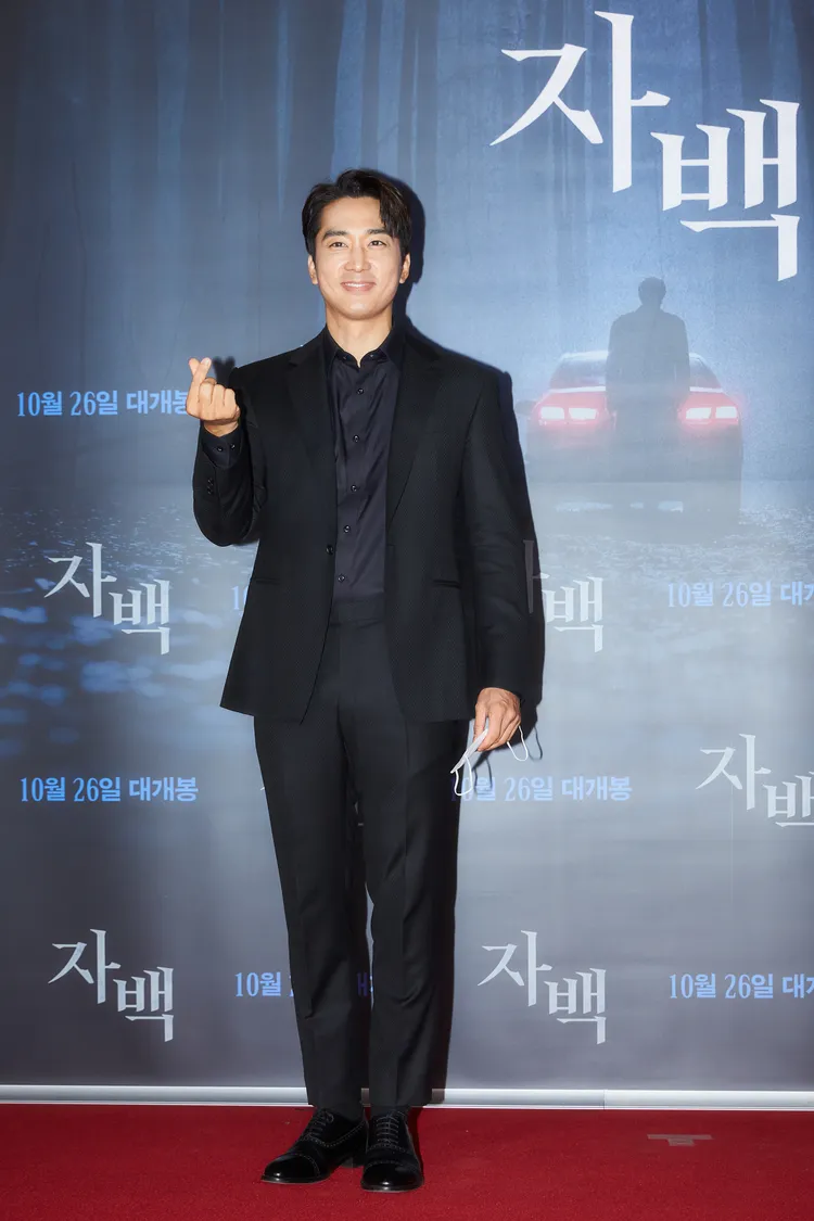 宋承憲日前出席《局中局》的首爾VIP試映會，為好友蘇志燮加油。翻攝樂天電影IG