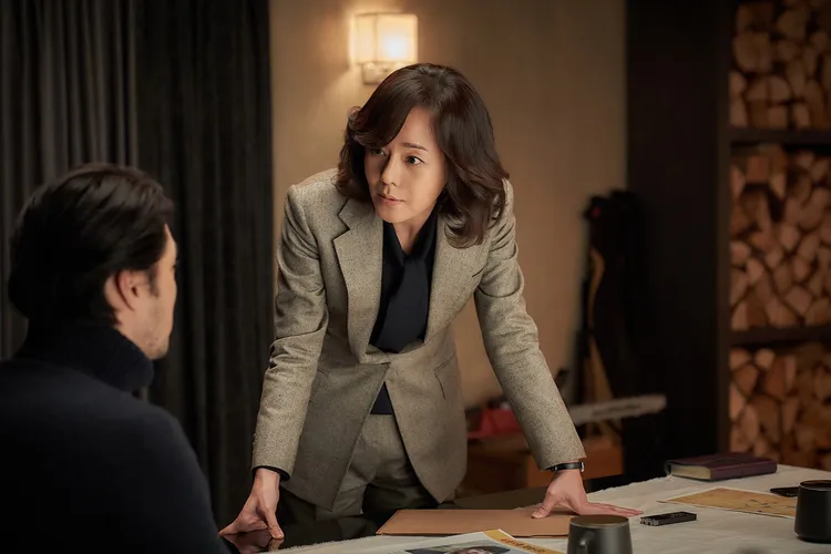 金倫珍（右）讚嘆蘇志燮的演技令人顫抖。車庫娛樂提供