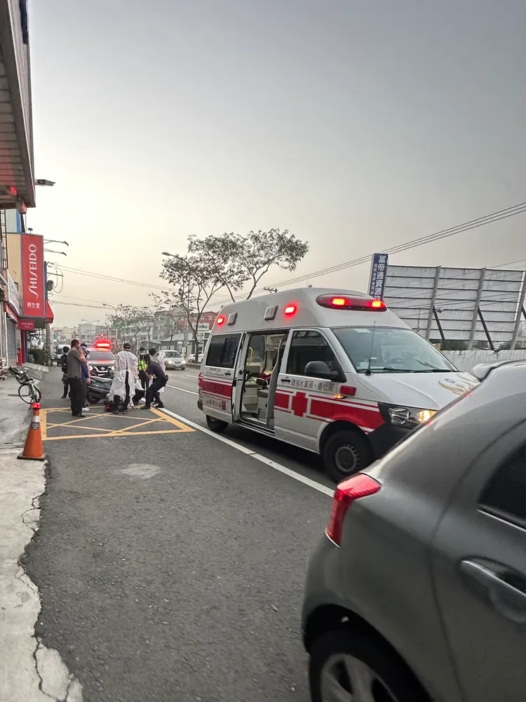 救護人員到場。翻攝彰化踢爆網