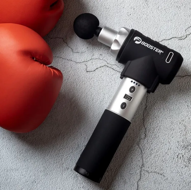 健身族最愛的Booster Pro2肌肉放鬆筋膜槍現省超過2千元，特價6280元。業者提供