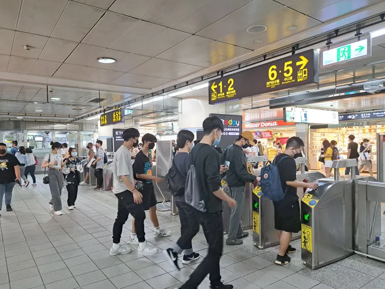 民進黨喊推1200首都通交通月票，價格比雙北1280月票低廉。