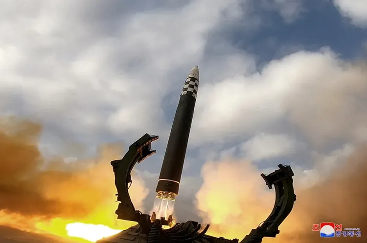 北韓日前發布試射洲際飛彈照片。路透社