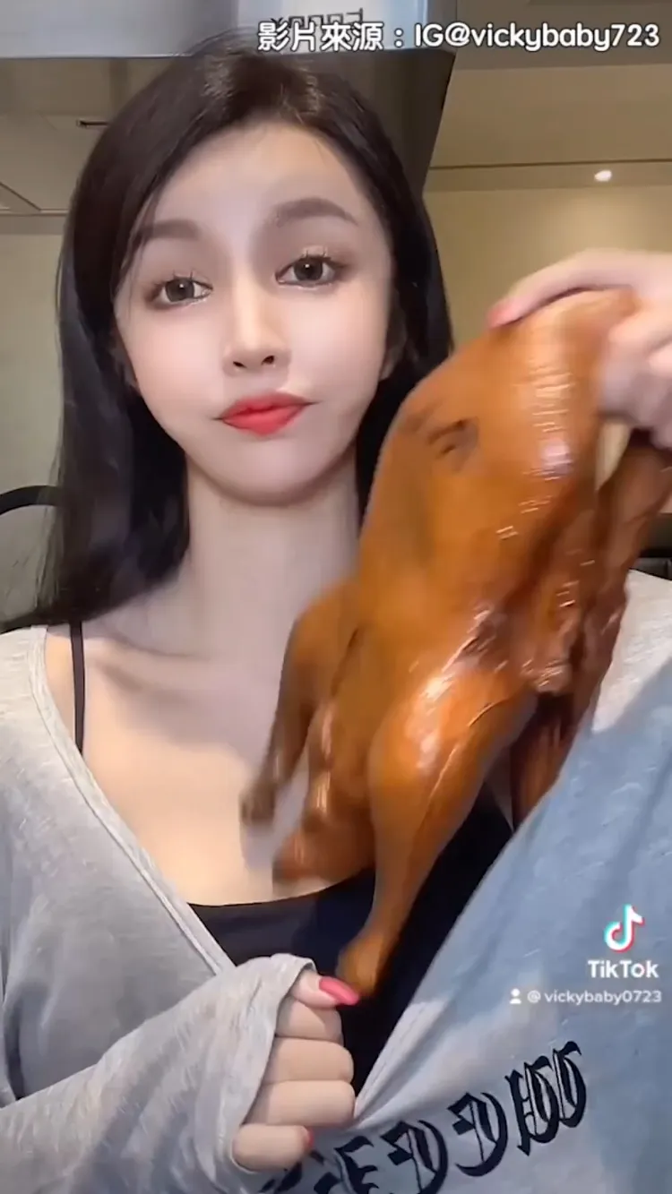 笑話，咱家可不能輸啊！本文影片照片經IG@vickybaby723授權
