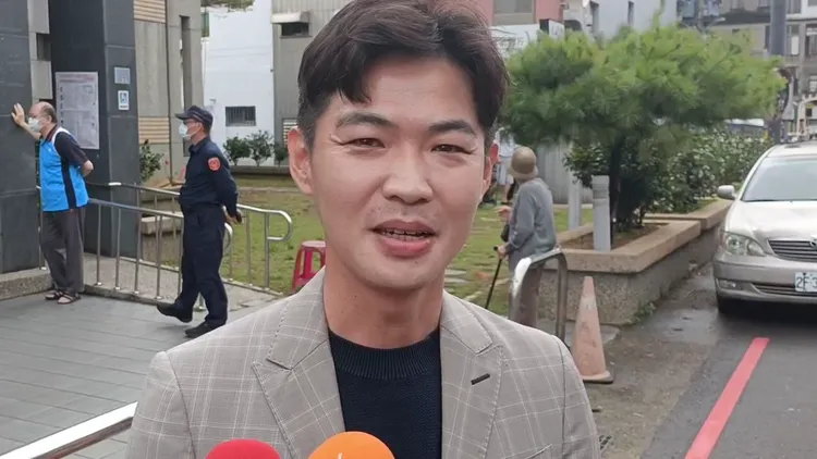 時代力量宋國鼎指腳還點痠、聲音沙啞，投票完要好好休息。民眾提供