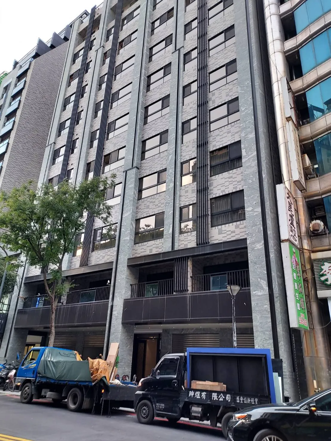 漢中街近年有部分社區賣房賺錢,例如預售大樓「榮耀西門」大約19.38坪的9樓戶,今年10月以總價1508萬元出售,持有2年多獲利大約80萬元。翻攝售屋平台
