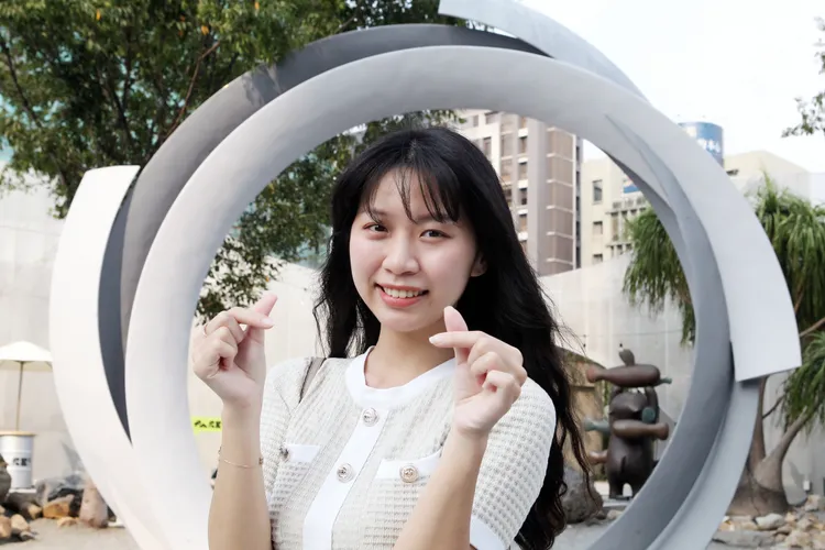 《壹蘋新聞網》在台中草悟道發現翁佳倩約拍。張喆喜攝