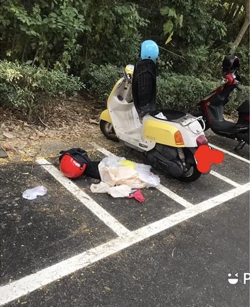 網友貼出猴子打開機車置物箱的照片。翻攝自臉書高雄點