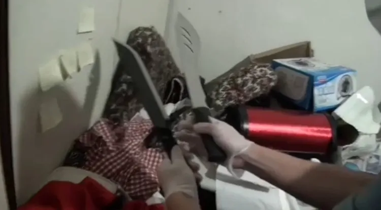 警方查獲刀械。翻攝畫面