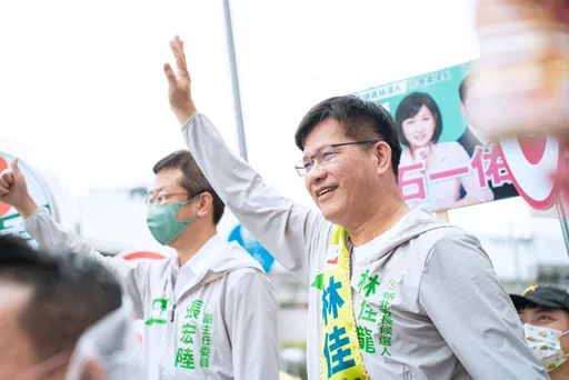 新北選前之夜|板橋估湧8萬人!林佳龍府院黨動員站台 侯友宜喊「市民最大咖」素人上陣