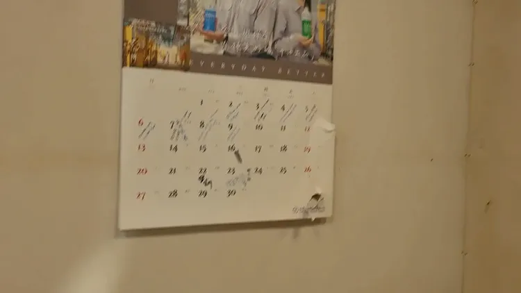 市議員候選人謝舒凡競選總部牆壁彈孔。劉榮輝攝