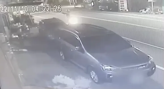 槍手射擊過程被監視器拍下。民眾提供