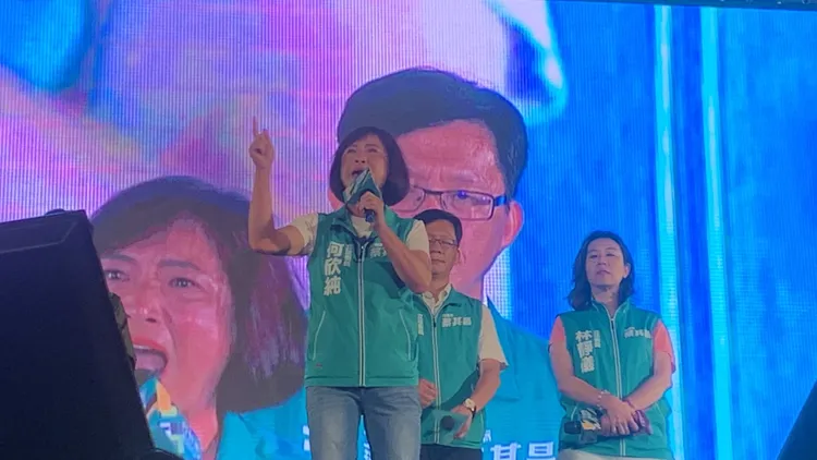 何欣純今天談到台中上月發生托嬰中心虐嬰，小baby還要靠呼吸器才能活，心痛地哭了！曾雪蒨攝