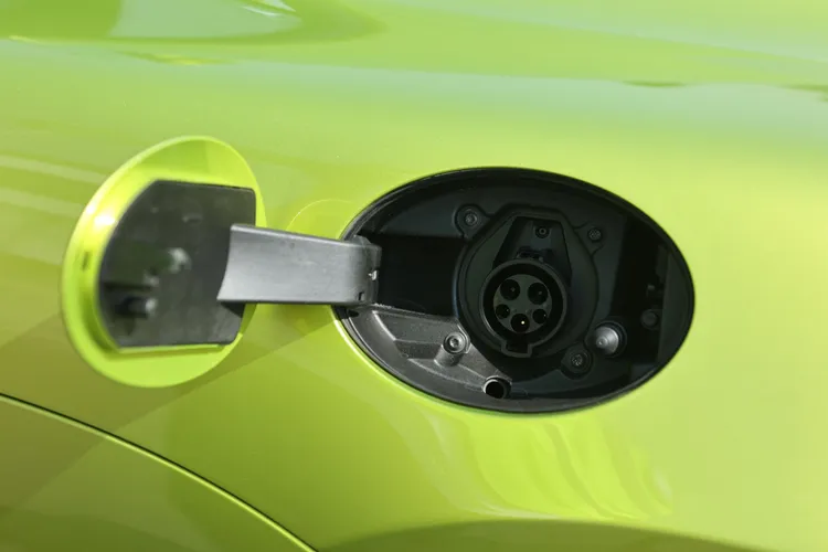 充電口採用Type1(J1772)AC交流電慢充規格。翁玉信攝