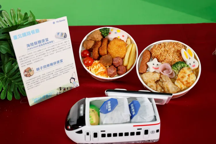 EMU3000造型便當每天限量150份。台鐵提供