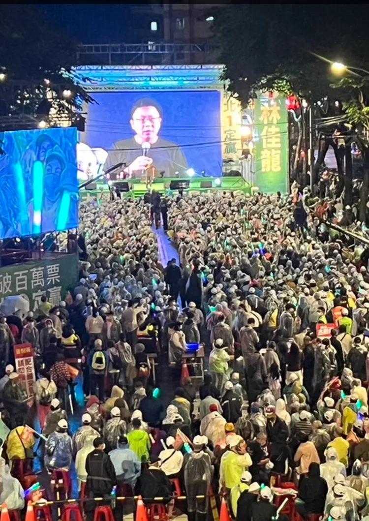 恩恩爸表示，有篇惡毒文章讓他無法接受，對方說「恩恩爸就把骨灰罈拿到台上砸碎就幫忙找真相」，無法接受這件事情。莊淇鈞攝