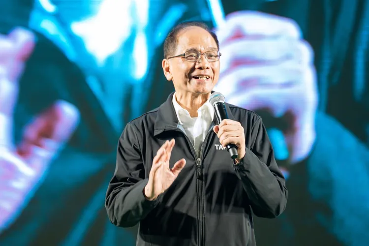 游錫堃希望市民這次無論如何克服困難去投票，讓林佳龍有機會為新北服務。林佳龍競總提供