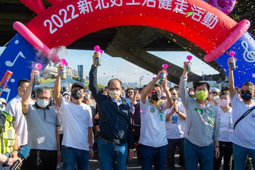 游錫堃健走心繫18歲公民權　籲民眾「這麼做」推進台灣民主