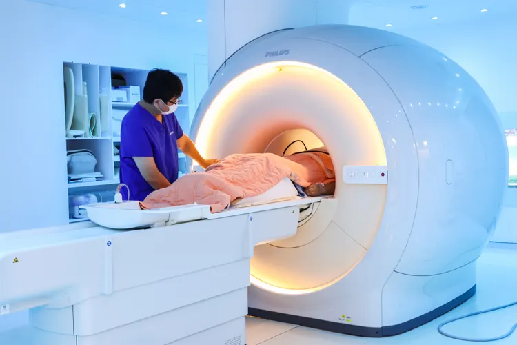 病人水分一定要補充夠，血壓也要穩定，以減少顯影劑帶來的傷害。趙世平攝