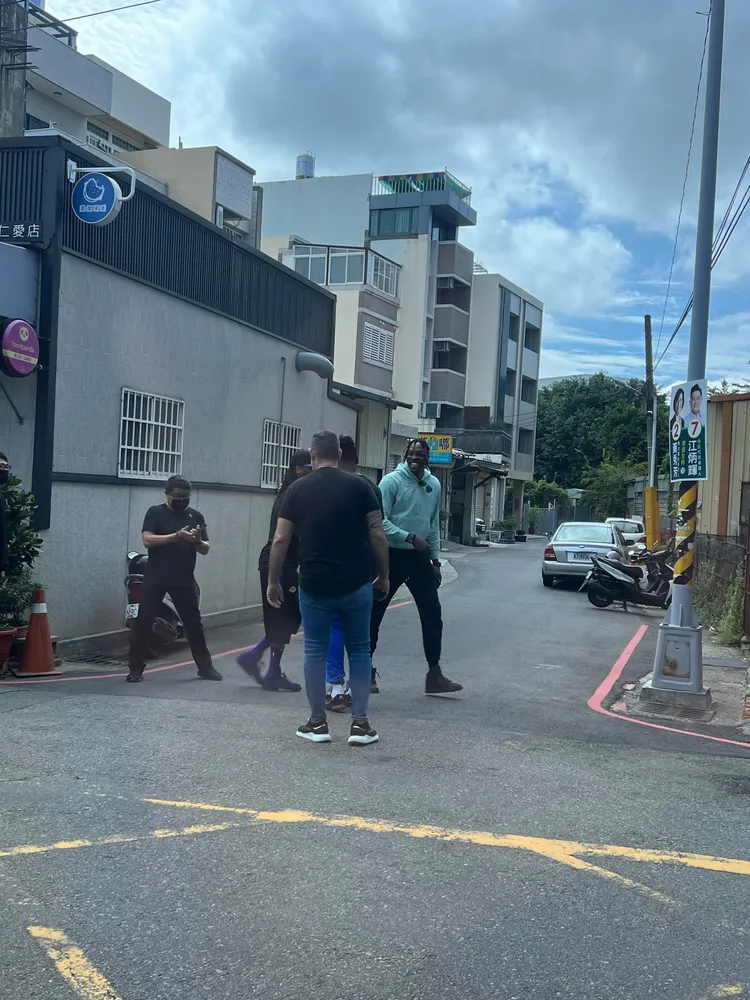 魔獸降臨彰化市，刮起追獸風潮。翻攝彰化踢爆網