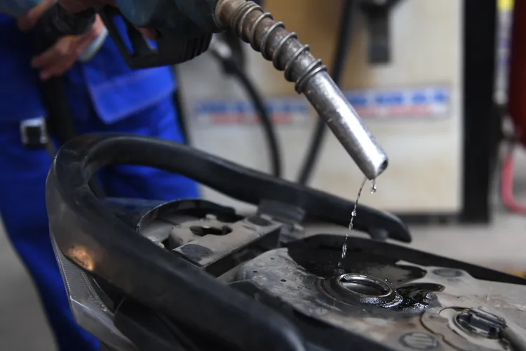 越南首都河內市許多居民都靠摩托車代步。法新社資料照片