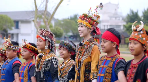 邵雨薇泰武國小當轉學生 小學生好奇問「妳會跟吳慷仁結婚嗎?」