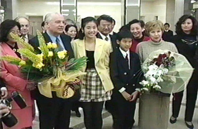 吳欣盈臉書也曾曝光自己青澀時的模樣，她從小就在國外求學。引自吳欣盈粉專