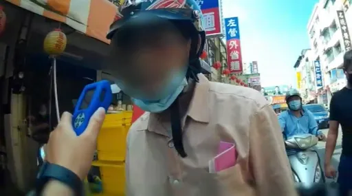 喪母心情差！黃湯解悶闖紅燈　警一查是慣犯「媽媽天上失望」