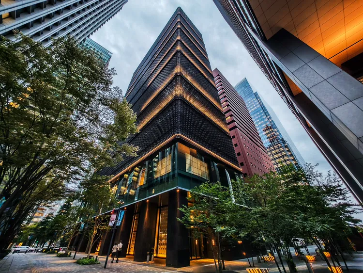 坐落商業中心大手町的「虹夕諾雅 東京」樓高17層，以「塔之日本旅館」為設計概念。田欣雲攝