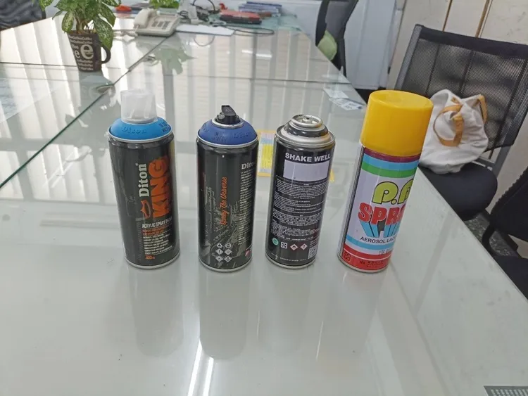 警方查獲的噴漆。讀者提供