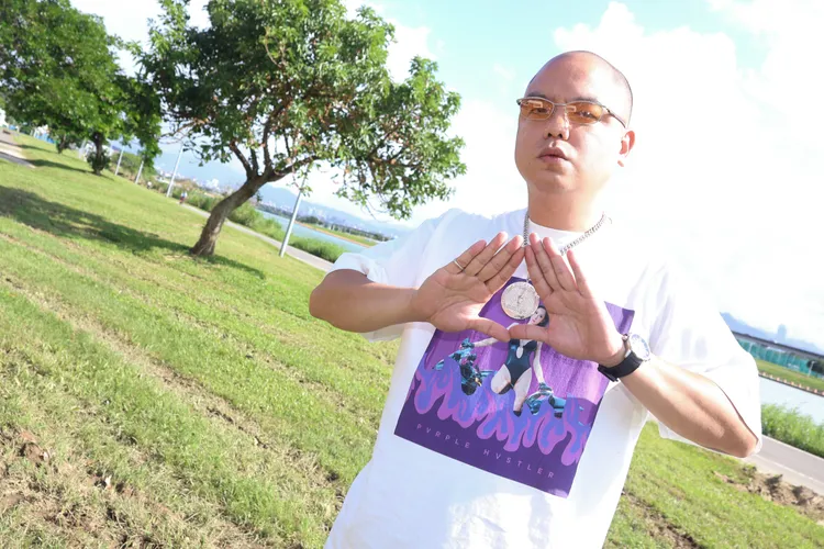 強尼表示，自己用音樂結合A片，拍A片也可以很嘻哈，更不在意別人異樣的眼光。彭欣偉攝