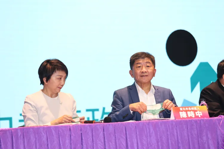 陳時中說，放寬相關條件，要經過充分討論、取得共識。翁玉信攝