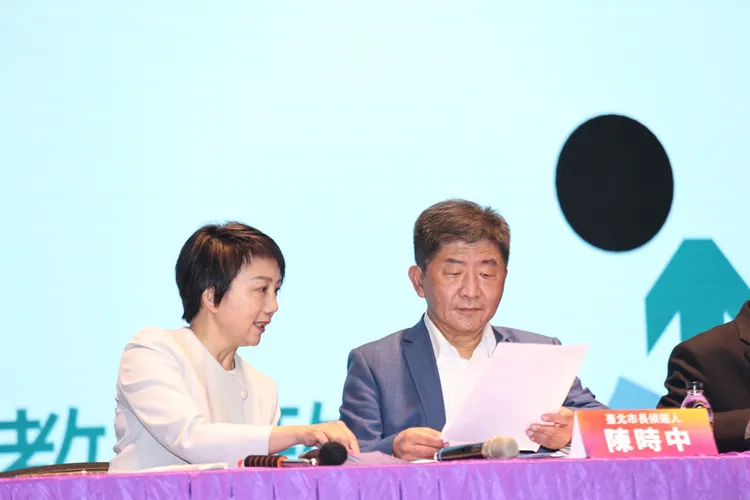 陳時中今與黨籍立委范雲一起出席。翁玉信攝