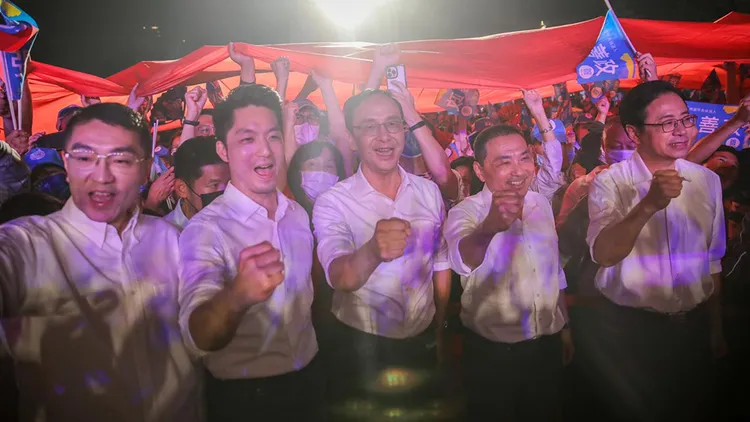 圖為謝國樑（前排左起）、蔣萬安、朱立倫、侯友宜和張善政。翻攝自朱立倫臉書